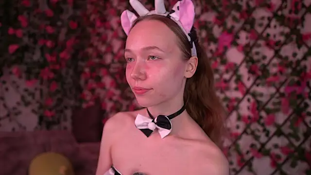 Snapshot of Petite_Polly chatting on 11/29/25, 06:11 Petite Polly online show from 11/29/25, 06:11