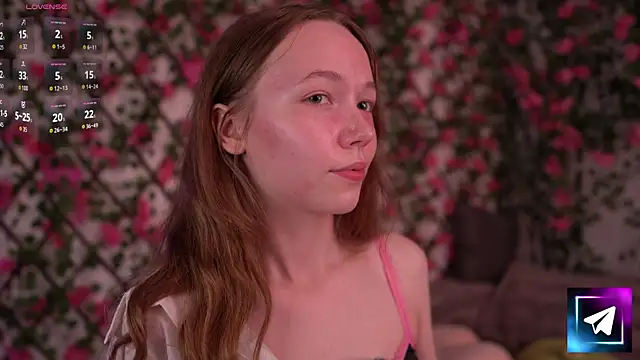 Snapshot of Petite_Polly chatting on 11/30/25, 06:12 Petite Polly online show from 11/30/25, 06:12