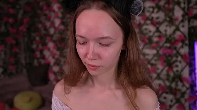 Snapshot of Petite_Polly chatting on 12/03/25, 06:17 Petite Polly online show from 12/03/25, 06:17