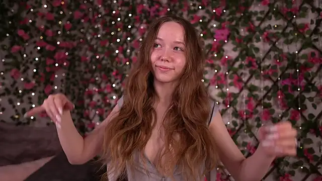 Snapshot of Petite_Polly chatting on 12/14/25, 06:12 Petite Polly online show from 12/14/25, 06:12