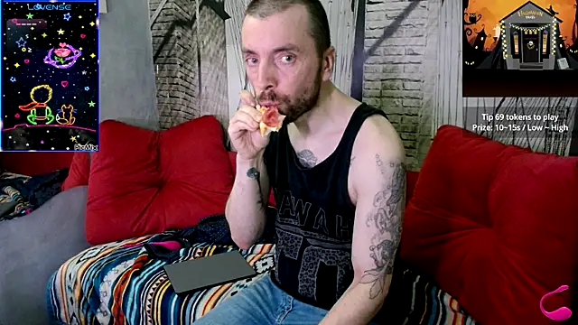 Snapshot of Markus_Rivas chatting on 10/21/25, 09:48 Markus Rivas online show from 10/21/25, 09:48