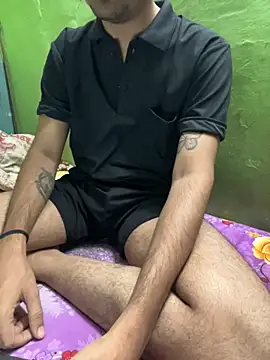 Snapshot of foxythebold chatting on 10/13/25, 05:24 foxythebold online show from 10/13/25, 05:24