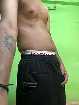 Snapshot of foxythebold chatting on 10/22/25, 06:35 foxythebold online show from 10/22/25, 06:35