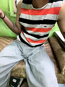 Snapshot of foxythebold chatting on 10/24/25, 06:10 foxythebold online show from 10/24/25, 06:10