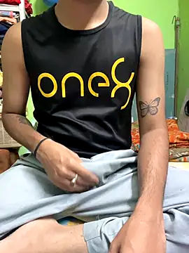 Snapshot of foxythebold chatting on 12/16/25, 05:40 foxythebold online show from 12/16/25, 05:40