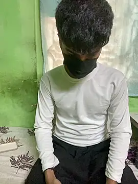 Snapshot of foxythebold chatting on 12/21/25, 06:42 foxythebold online show from 12/21/25, 06:42