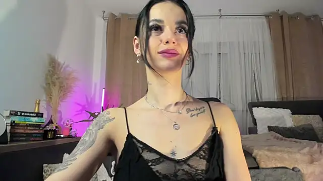 Snapshot of JacquelineHex chatting on 04/12/26, 02:05 JacquelineHex online show from 04/12/26, 02:05