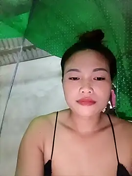 Snapshot of Rabbit-small chatting on 10/16/25, 08:43 Rabbit-small online show from 10/16/25, 08:43