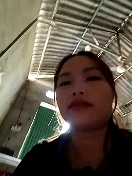 Snapshot of Rabbit-small chatting on 10/20/25, 02:23 Rabbit-small online show from 10/20/25, 02:23