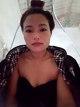 Snapshot of Rabbit-small chatting on 10/23/25, 06:39 Rabbit-small online show from 10/23/25, 06:39