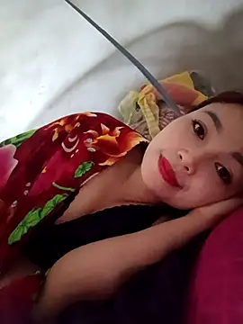 Snapshot of Rabbit-small chatting on 11/18/25, 02:43 Rabbit-small online show from 11/18/25, 02:43