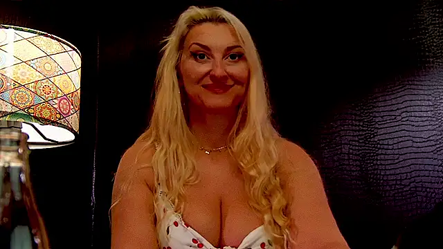 LeticiaReys online show from 12/18/25, 07:42