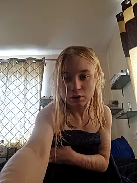 Snapshot of cinnamon-xx chatting on 05/16/26, 12:48 cinnamon-xx online show from 05/16/26, 12:48
