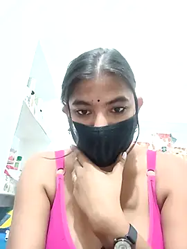 Hot radhaji online show from 11/19/25, 05:13