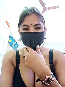 Hot radhaji online show from 12/18/25, 05:08