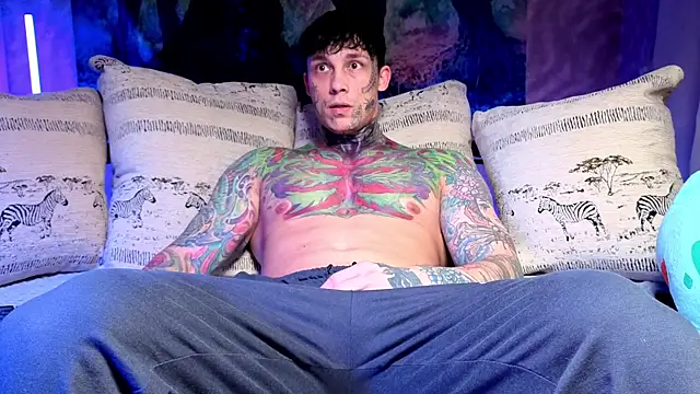 Snapshot of Anubisgods chatting on 12/17/25, 05:24 Anubisgods online show from 12/17/25, 05:24