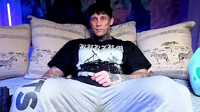 Snapshot of Anubisgods chatting on 12/23/25, 06:11 Anubisgods online show from 12/23/25, 06:11