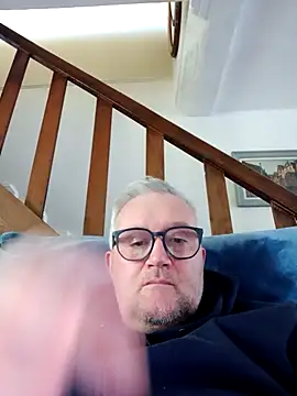 macdut67 online show from 10/13/25, 03:23