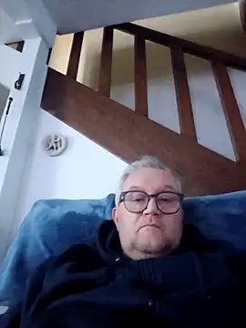 macdut67 online show from 10/23/25, 04:39