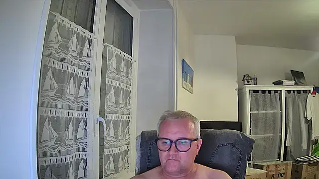 Snapshot of macdut67 chatting on 07/19/26, 12:58 macdut67 online show from 07/19/26, 12:58