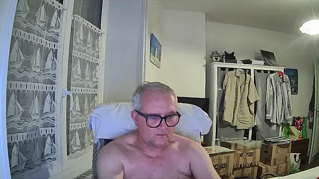 Snapshot of macdut67 chatting on 07/27/26, 01:56 macdut67 online show from 07/27/26, 01:56