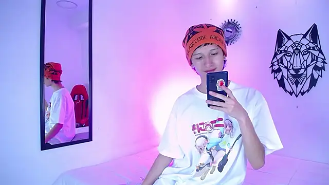 Emo Boy  online show from 01/15/26, 12:43