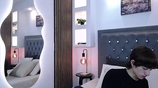 Snapshot of Emo_Boy_ chatting on 04/01/26, 08:17 Emo Boy online show from 04/01/26, 08:17