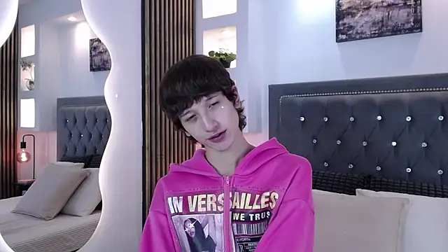 Snapshot of Emo_Boy_ chatting on 04/15/26, 08:31 Emo Boy online show from 04/15/26, 08:31