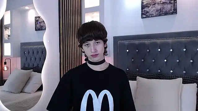 Snapshot of Emo_Boy_ chatting on 04/19/26, 08:33 Emo Boy online show from 04/19/26, 08:33