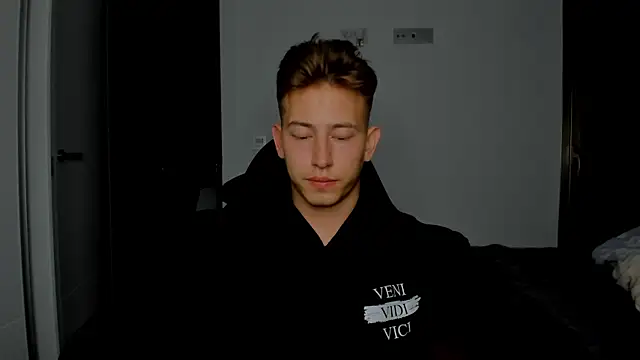 Snapshot of find0m_master chatting on 03/25/26, 10:27 find0m master online show from 03/25/26, 10:27