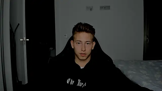 Snapshot of find0m_master chatting on 04/08/26, 06:41 find0m master online show from 04/08/26, 06:41