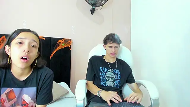 Snapshot of Taylor_and_exidt chatting on 10/20/25, 01:00 Taylor and exidt online show from 10/20/25, 01:00