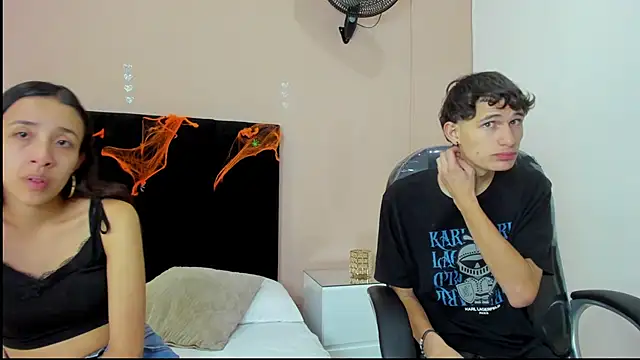 Snapshot of Taylor_and_exidt chatting on 10/21/25, 01:01 Taylor and exidt online show from 10/21/25, 01:01