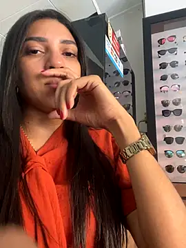 Snapshot of oralin chatting on 10/28/25, 12:52 oralin online show from 10/28/25, 12:52