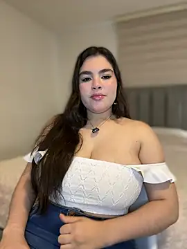Isabella LaRue online show from 04/15/26, 01:40