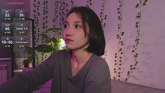 Snapshot of GentleMusee chatting on 11/12/25, 02:28 GentleMusee online show from 11/12/25, 02:28