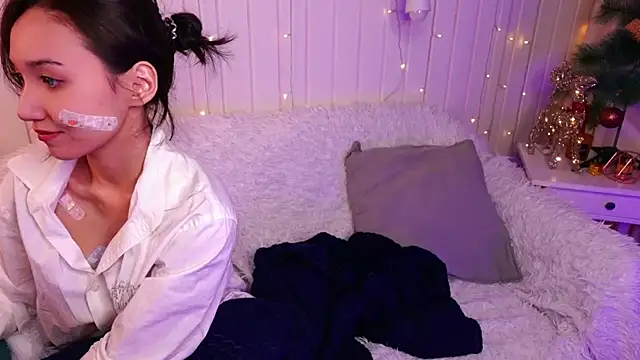 Snapshot of GentleMusee chatting on 12/21/25, 10:39 GentleMusee online show from 12/21/25, 10:39