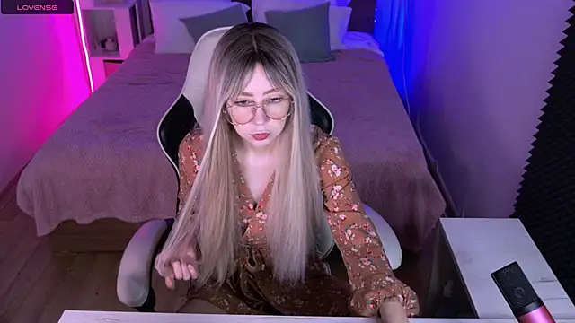 sofiisun online show from 10/13/25, 04:01