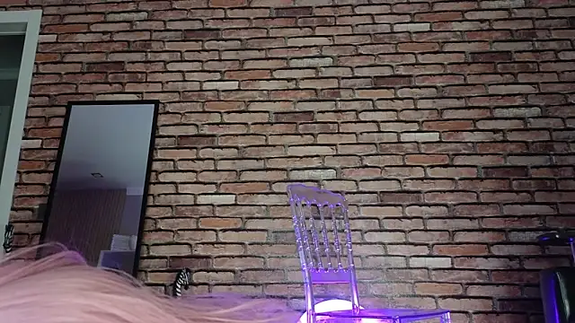 Snapshot of saya_li1 chatting on 10/24/25, 06:37 saya li1 online show from 10/24/25, 06:37