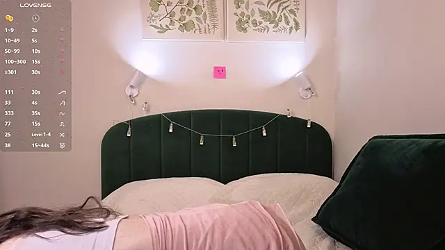 Snapshot of SylviaHamilton chatting on 03/29/26, 02:28 SylviaHamilton online show from 03/29/26, 02:28