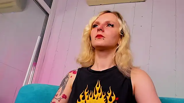 LikiLips online show from 10/10/25, 01:37