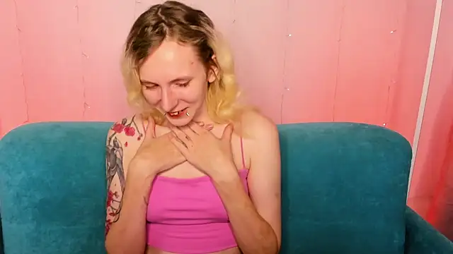 LikiLips online show from 12/16/25, 01:10