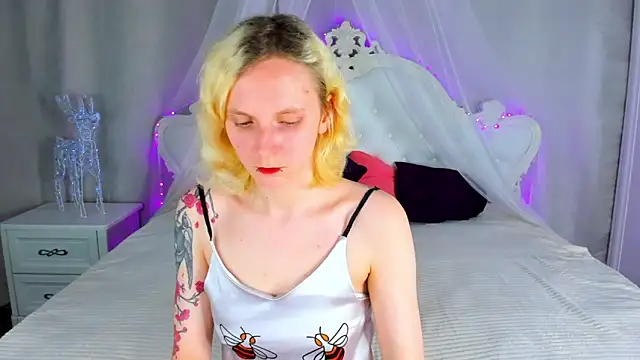 LikiLips online show from 05/27/26, 01:57