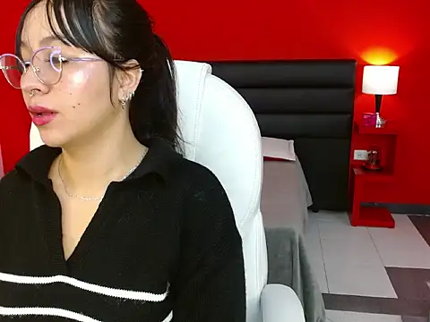 Snapshot of Rosee20_ chatting on 10/26/25, 04:07 Rosee20 online show from 10/26/25, 04:07