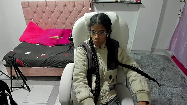 thianahorny online show from 12/22/25, 10:01