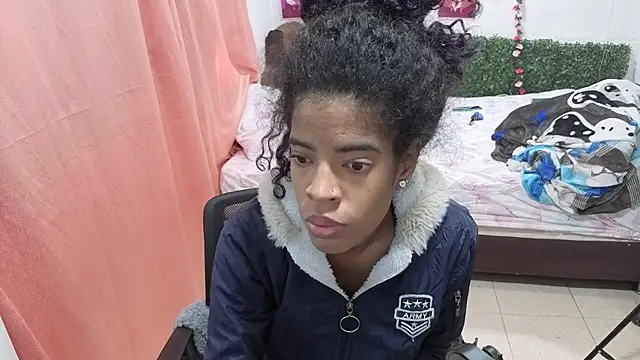 Snapshot of thianahorny chatting on 07/17/26, 01:07 thianahorny online show from 07/17/26, 01:07