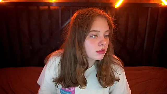 SnowWhiti online show from 10/23/25, 01:10