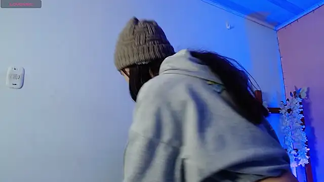 Snapshot of SweetRenata_ chatting on 10/22/25, 11:21 SweetRenata online show from 10/22/25, 11:21