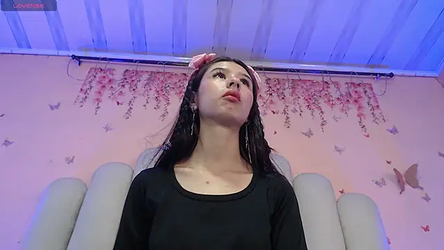 Snapshot of SweetRenata_ chatting on 11/05/25, 12:05 SweetRenata online show from 11/05/25, 12:05