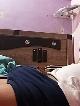 Snapshot of vickymtrb chatting on 10/08/25, 07:00 vickymtrb online show from 10/08/25, 07:00